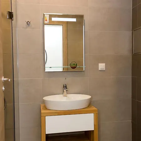 Azur Delux -1bd Flat With Parking & Pool By Flat Mаnаger סנט קונסטנטין והלנה