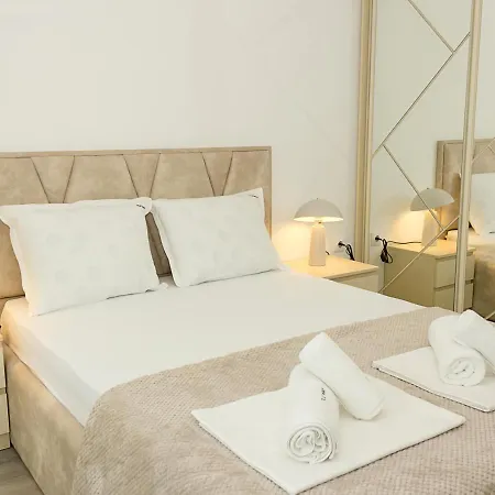 Azur Delux -1bd Flat With Parking & Pool By Flat Mаnаger Apartment Saints Constantine and Helena
